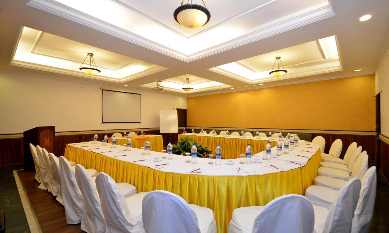 Shervani Hilltop Resort Nainital Eksteriør billede
