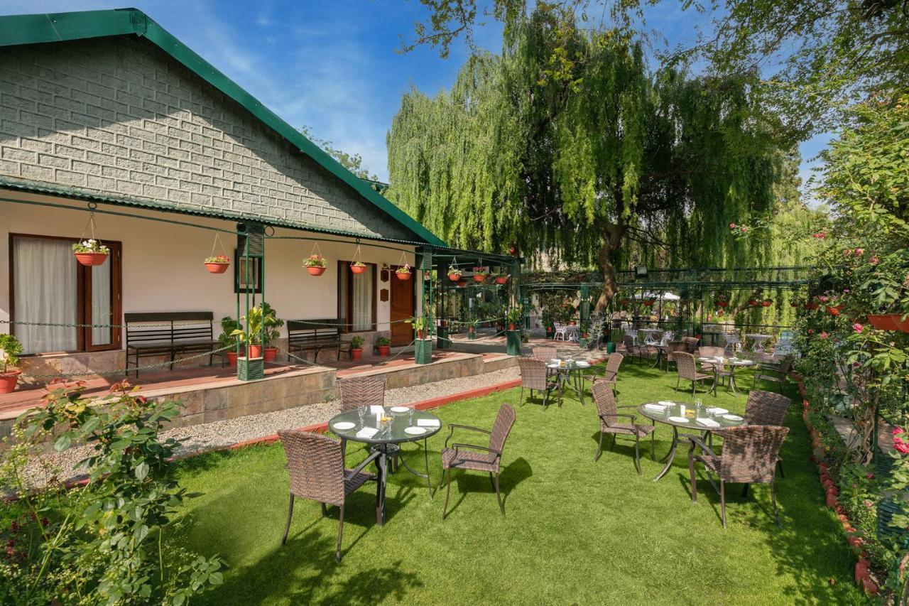 Shervani Hilltop Resort Nainital Eksteriør billede