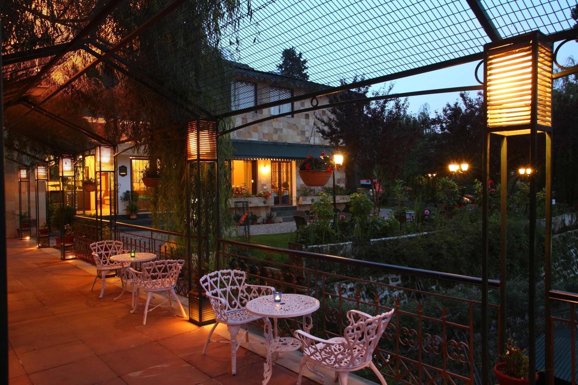Shervani Hilltop Resort Nainital Eksteriør billede