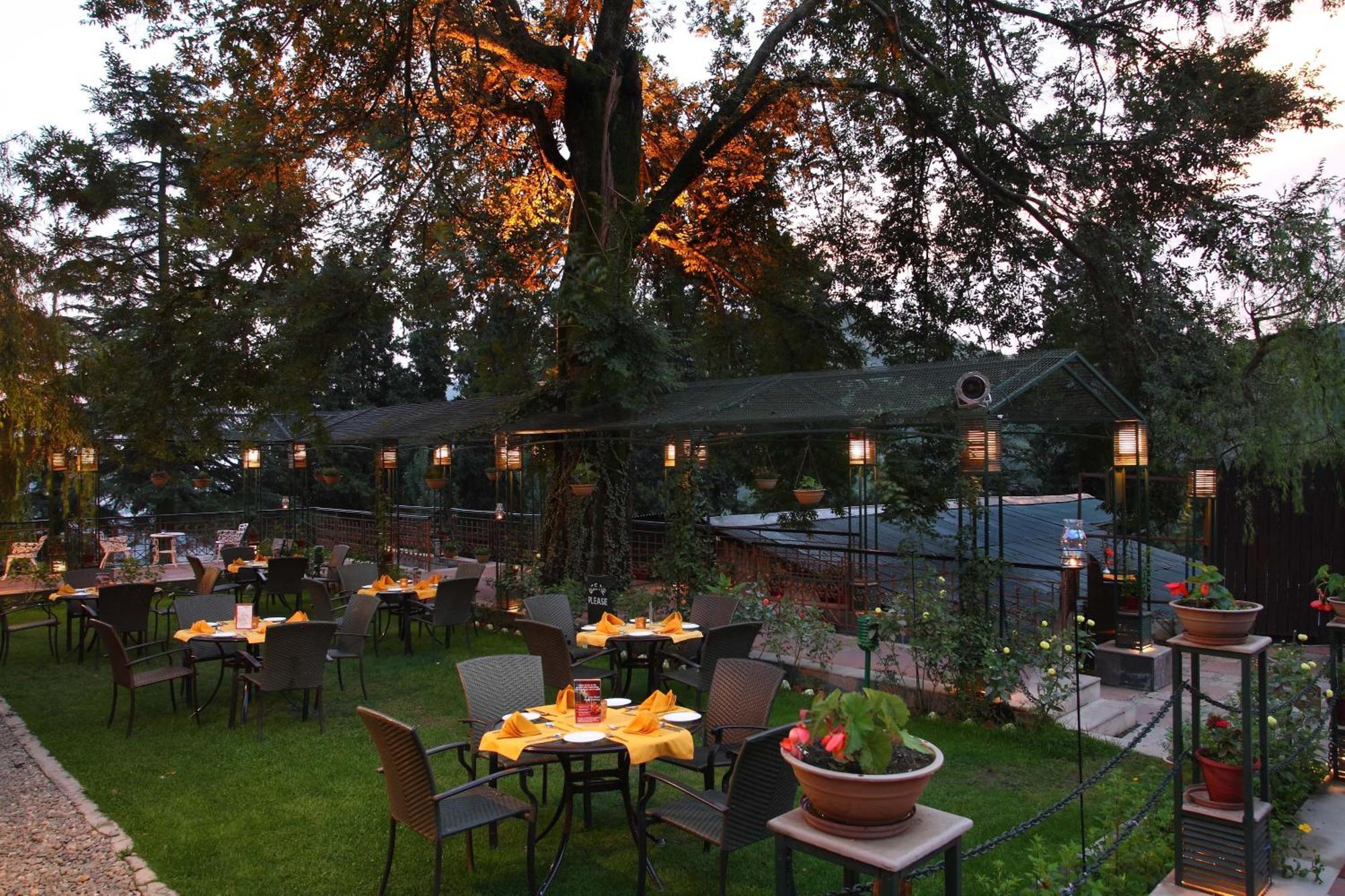 Shervani Hilltop Resort Nainital Eksteriør billede